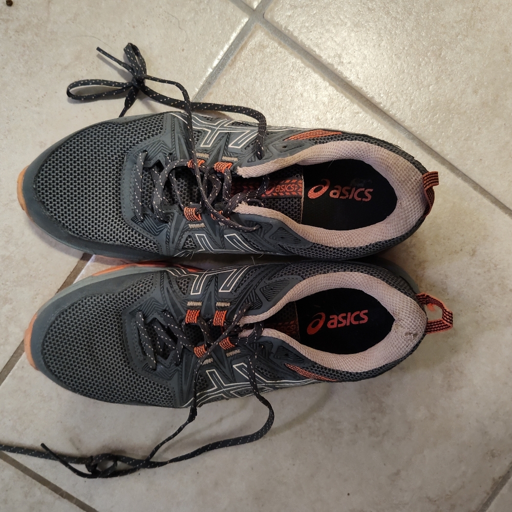 Asics Gel Venture 8 size 10.5 Grey/Ginger peach